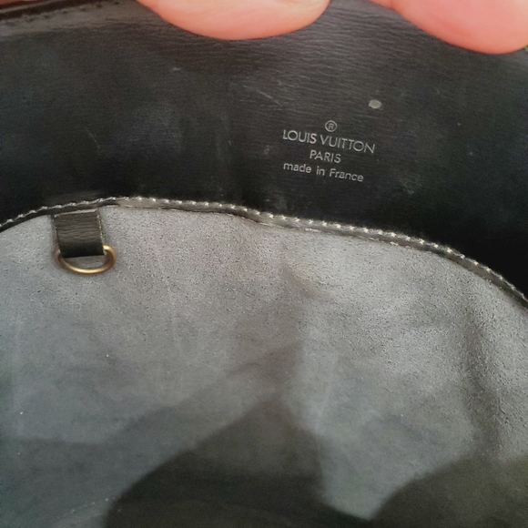 Black Epi Louis Vuitton Purse - Picture 14 of 17